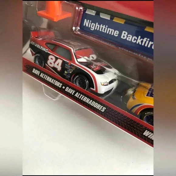 Disney Pixar Cars -2-pack w/access - Dave Alternators & Winford Bradford- NEW! - Picture 3 of 4